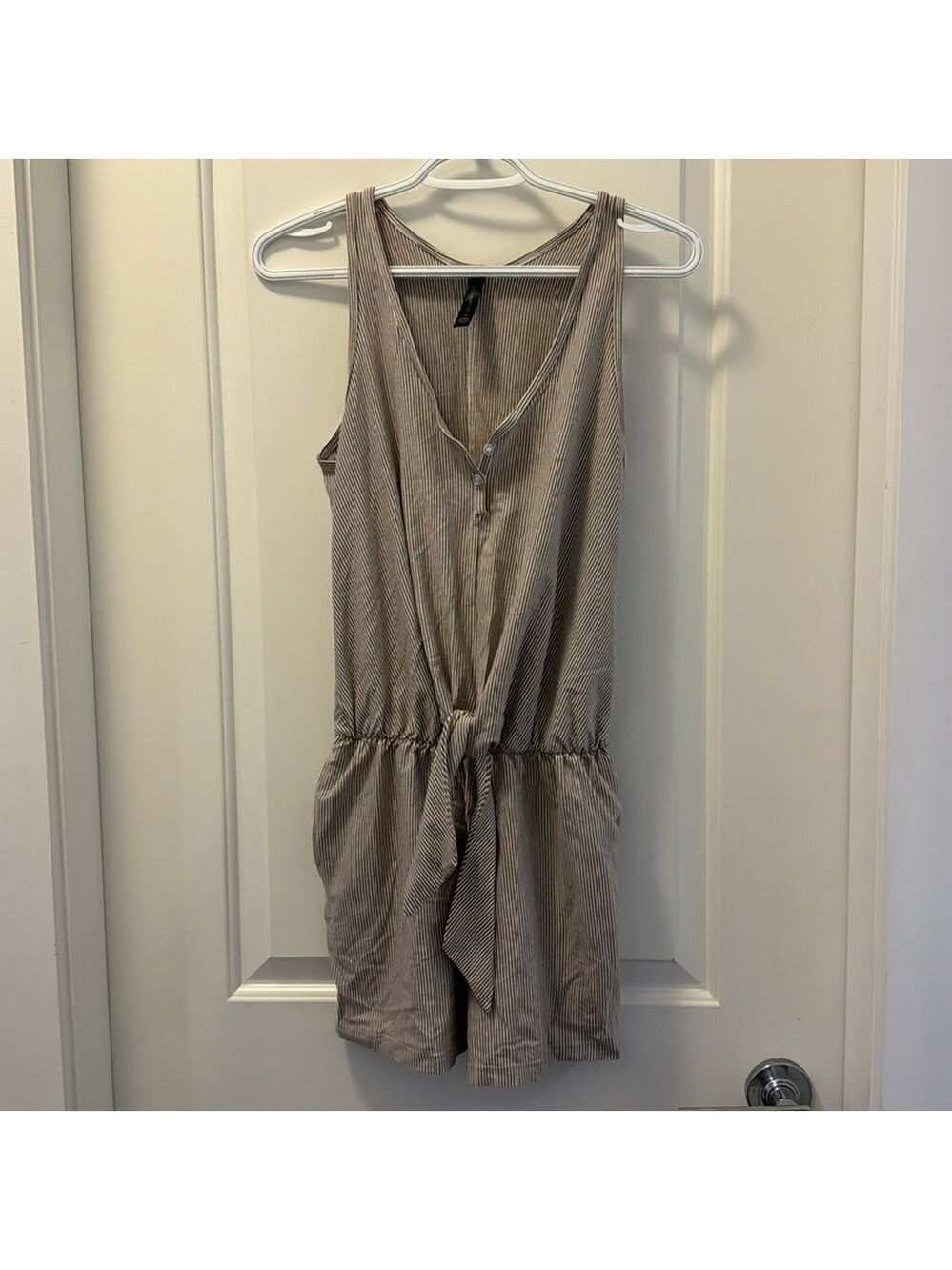 Smash + Tess X Hilary Duff The Shorty Lauren romper - Picture 2 of 8